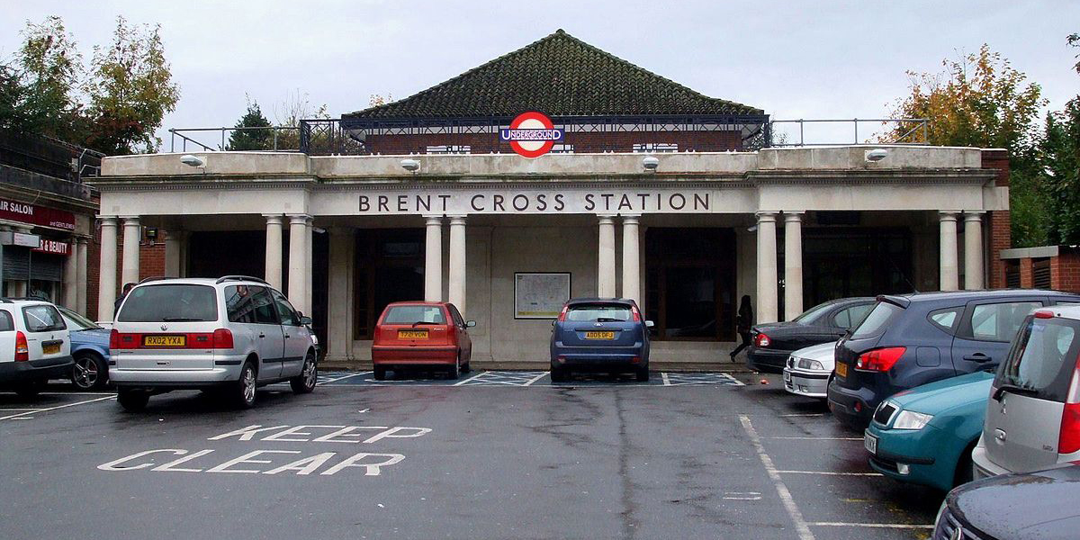Brent Cross minicabs, Brent Cross taxis, Brent Cross cabs